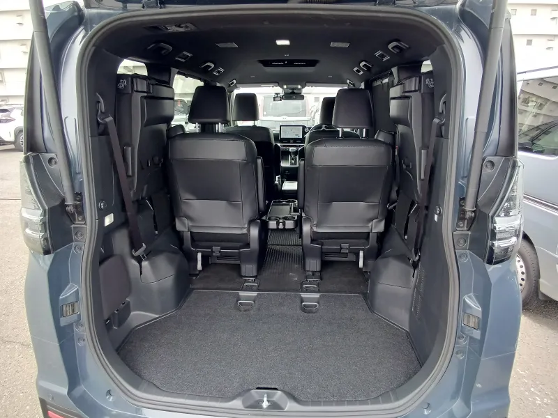 Toyota Voxy S-Z 2022 (Hybrid, Auction Grade 4.5) – GREY | 41,000 km | Dhaka | STK-260591