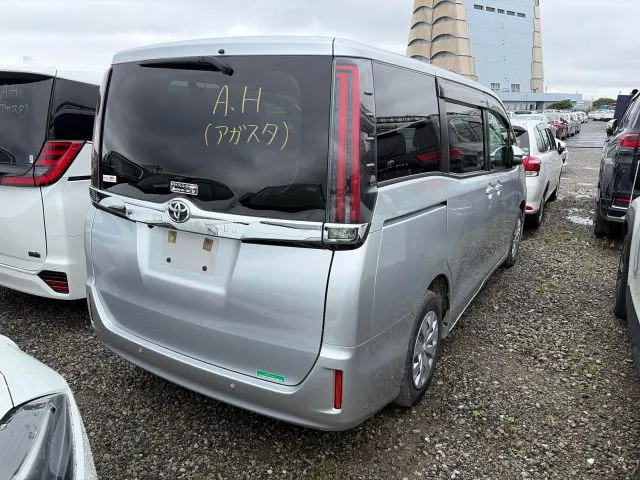 Toyota Noah X Smart 2021 (Non Hybrid, Auction Grade 4) – Silver | 88,289 km | Upcoming | STK-260611