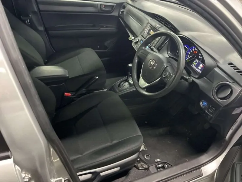 Toyota Axio EX 2021 (Hybrid, Auction Grade 4) – Silver | 31,000 km | Upcoming | STK-260512