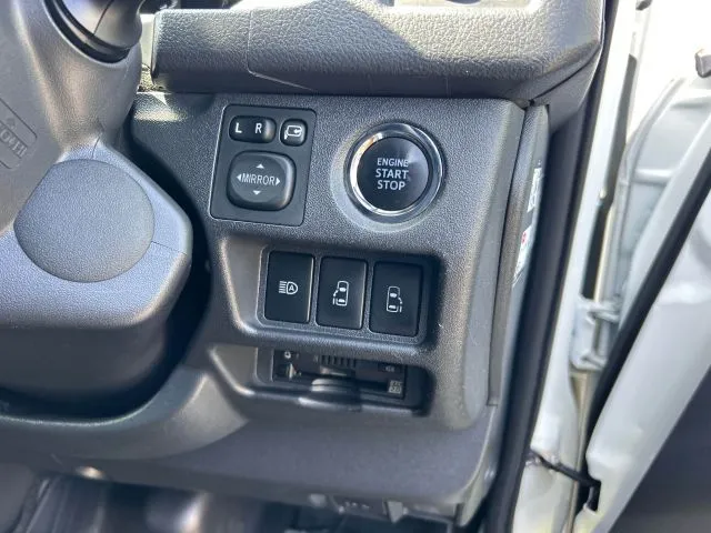 Toyota Hiace DX 2020 (Non Hybrid, Auction Grade 4) – Pearl | 112,022 km | Upcoming | STK-250192