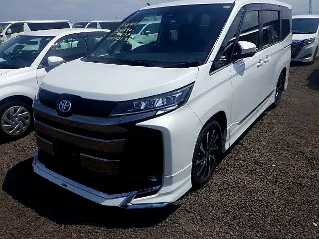 Toyota Noah G 2025 (Non Hybrid, Auction Grade 4.5) – Pearl | 12 km | Pragati Sarani Showroom | STK-250208