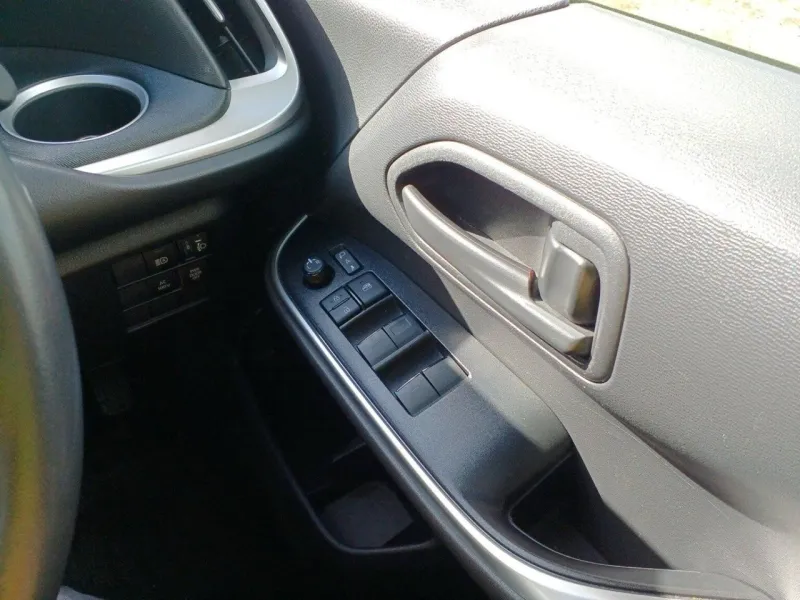 Toyota Noah G 2022 (Hybrid, Auction Grade 4.5) – Pearl | 81,216 km | STK-260410