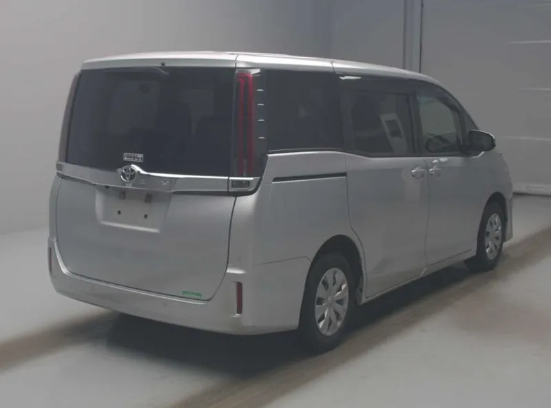 Toyota Noah X Smart 2021 (Non Hybrid, Auction Grade 4) – Silver | 88,289 km | Upcoming | STK-260611