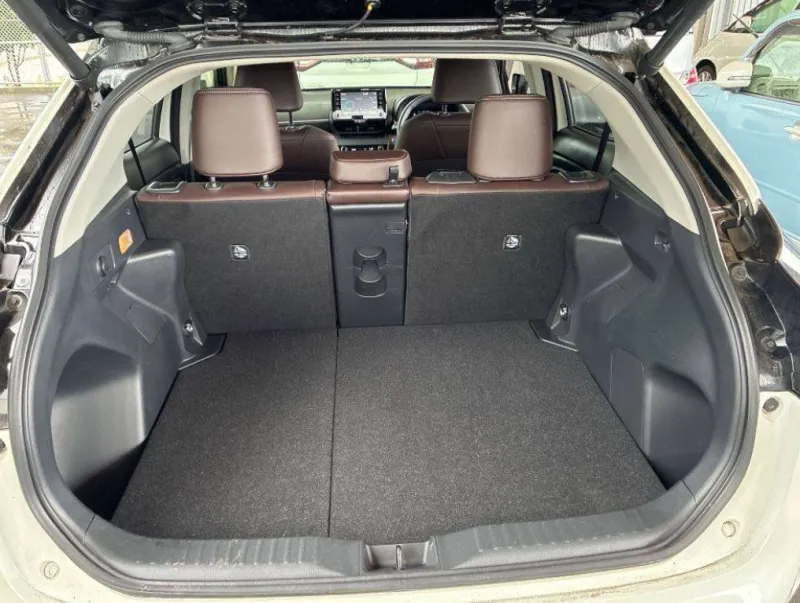 Toyota YARIS CROSS Z 2021 (Hybrid, Auction Grade 4.5) – Pearl Two-Tone | 52,450 km | Upcoming | STK-260601