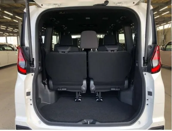 Toyota Noah G 2025 (Non Hybrid, Auction Grade 4.5) – Pearl | 12 km | Pragati Sarani Showroom | STK-250208
