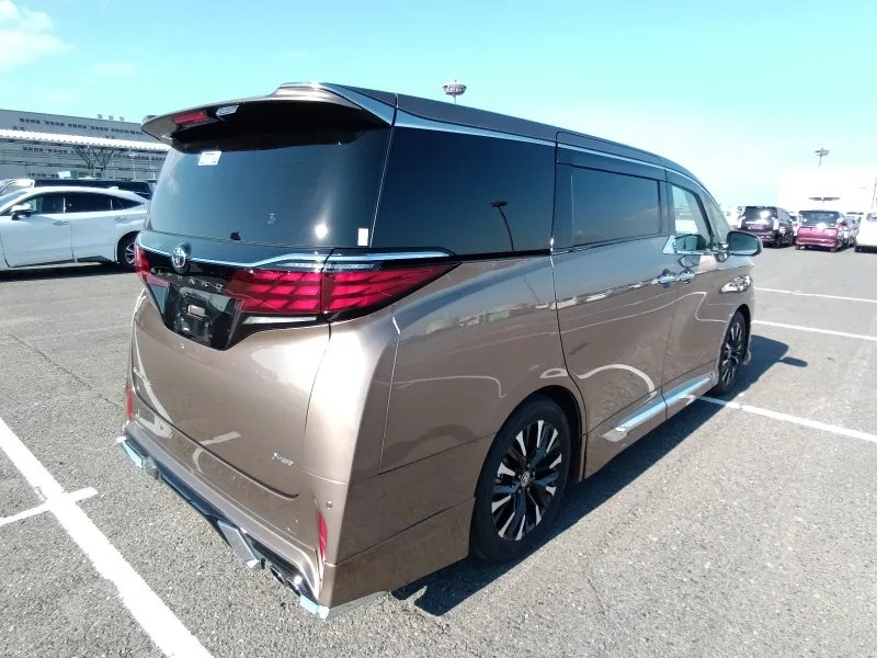 Toyota Alphard Executive Lounge 2023 (Hybrid, Auction Grade 6) – Gold (4Y7) | 2,000 km | Dhaka | STK-260377