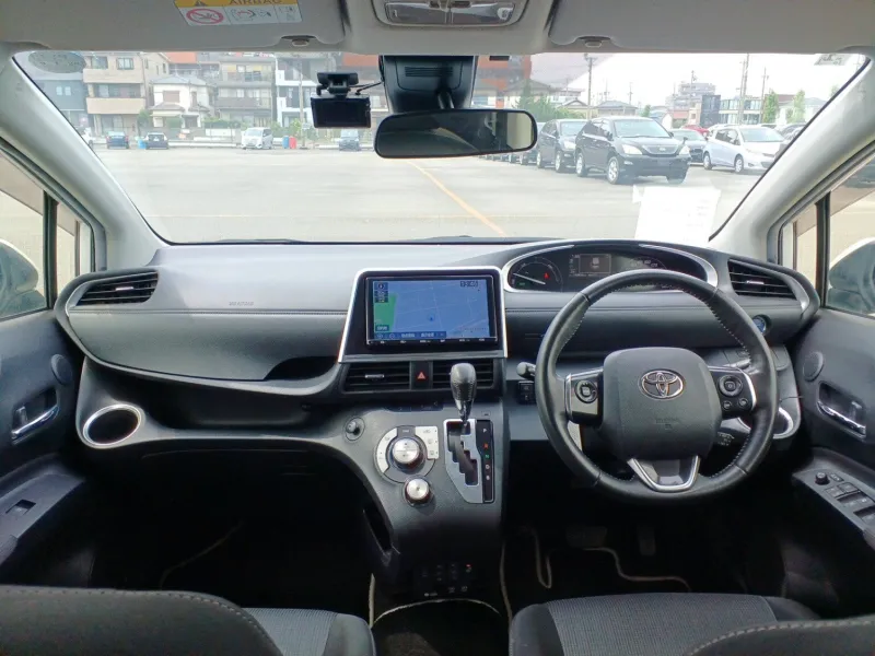 Toyota SIENTA G 2021 (Hybrid, Auction Grade 3.5) – Pearl | 100,799 km | Upcoming | STK-260607