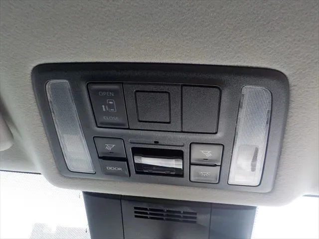 Toyota Noah G 2023 (Non Hybrid, Auction Grade 4) – Pearl | 102,110 km | STK-260830
