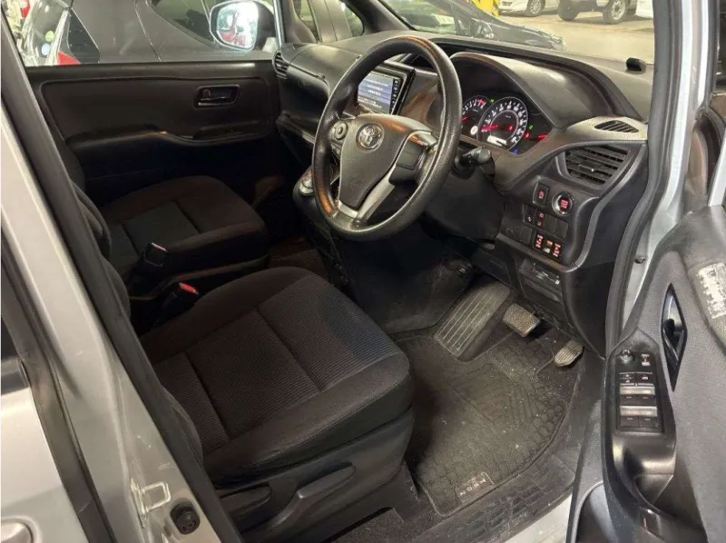 Toyota Noah X Smart 2021 (Non Hybrid, Auction Grade 4) – Silver | 88,289 km | Upcoming | STK-260611