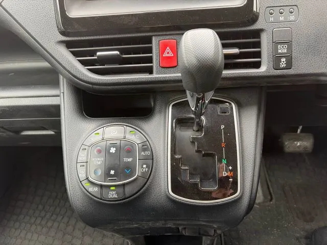 Toyota Noah X Smart 2021 (Non Hybrid, Auction Grade 4) – Silver | 88,289 km | Upcoming | STK-260611