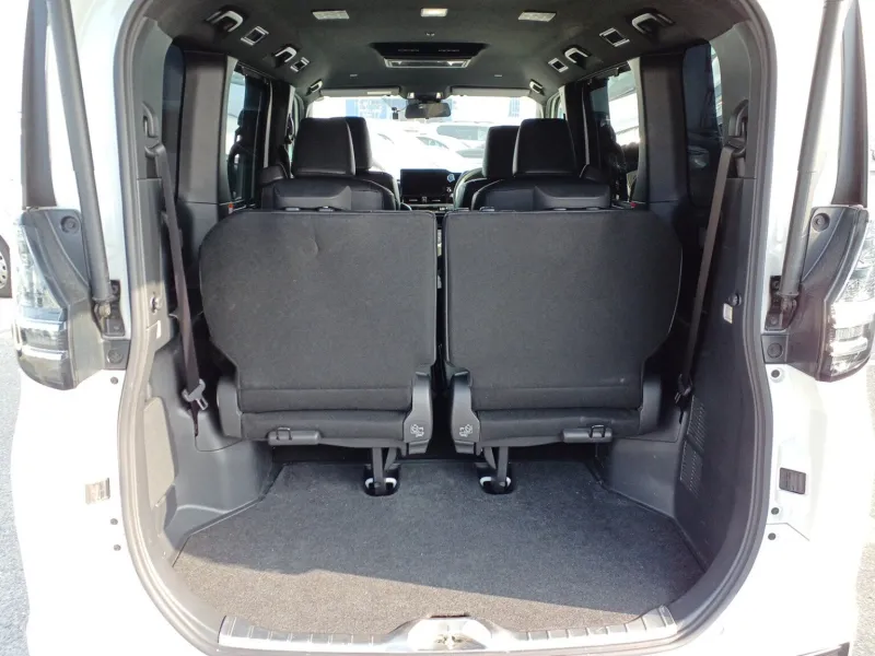 Toyota Voxy S-Z 2022 (Hybrid, Auction Grade 4.5) – Pearl | 46,706 km | Dhaka | STK-260613