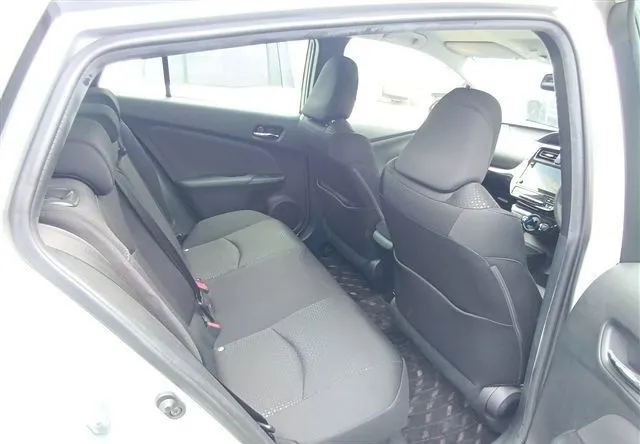 Toyota Prius S Safety Plus II 2021 (Hybrid, Auction Grade 3.5) – Silver | 42,667 km | Incoming | STK-260954