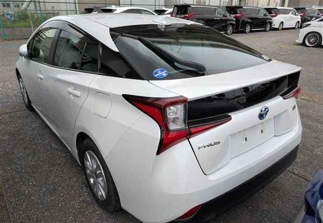 Toyota Prius S Safety Plus 2 2021 (Hybrid, Auction Grade 3.5) – Pearl | 61,425 km | Incoming | STK-260482