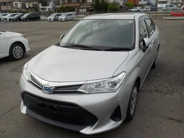 Toyota Axio EX 2022 (Hybrid, Auction Grade 4.5) – Silver | 81,600 km | Upcoming | STK-260842