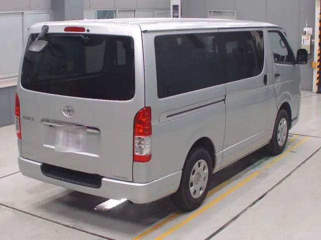 Toyota Hiace DX GL 2021 (Non Hybrid, Auction Grade 3.5) – Silver | 135,036 km | Upcoming | STK-260627
