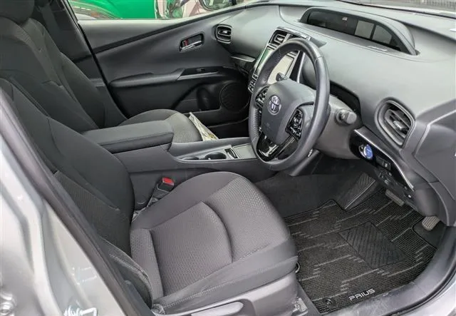 Toyota Prius S Safety Plus II 2021 (Hybrid, Auction Grade 3) – Silver | 34,093 km | Mongla | STK-260483