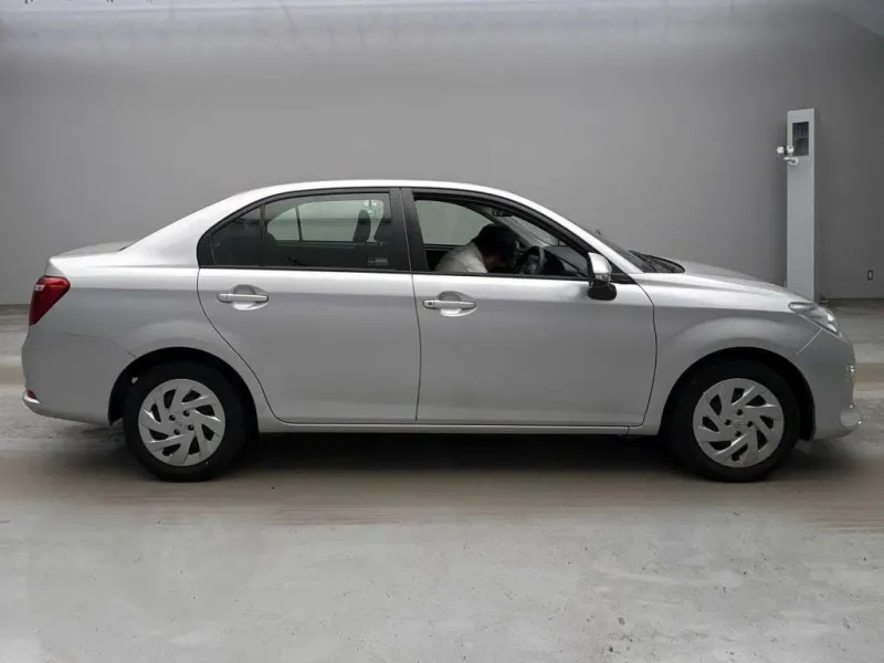 Toyota Axio EX 2021 (Hybrid, Auction Grade 4) – Silver | 31,000 km | Upcoming | STK-260512