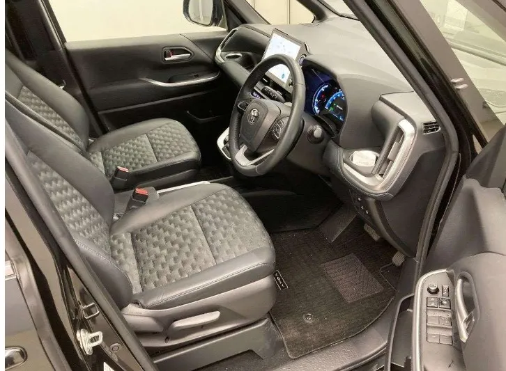 Toyota Voxy S-Z 2022 (Hybrid, Auction Grade 4.5) – Black | 56,000 km | Dhaka | STK-260278