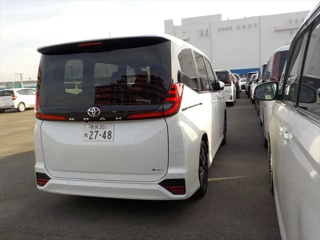 Toyota Noah S-Z 2025 (Hybrid, Auction Grade S) – Pearl | 4 km | Dhaka | STK-260818