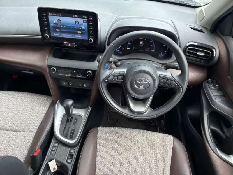 Toyota YARIS CROSS Z 2021 (Hybrid, Auction Grade 4.5) – Pearl | 30,000 km | End of July | STK-260672