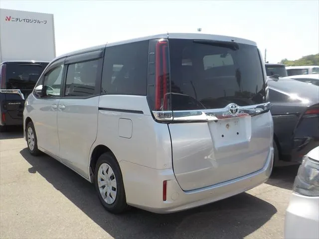Toyota Noah X 2021 (Non Hybrid, Auction Grade 4) – Silver | 91,433 km | Upcoming | STK-260834