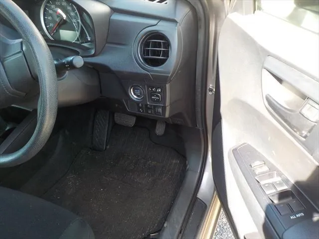 Toyota Axio EX 2022 (Non Hybrid, Auction Grade 4) – Bronze | 88,000 km | Showroom | STK-260662