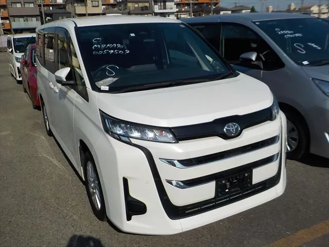Toyota Noah G 2023 (Non Hybrid, Auction Grade 4) – Pearl | 102,110 km | STK-260830