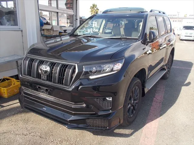 Toyota LAND CRUISER PRADO TX-L Matte Black Edition 2022 (Non Hybrid, Auction Grade 5) – Black (202) | 29,640 km | Dhaka | STK-260895