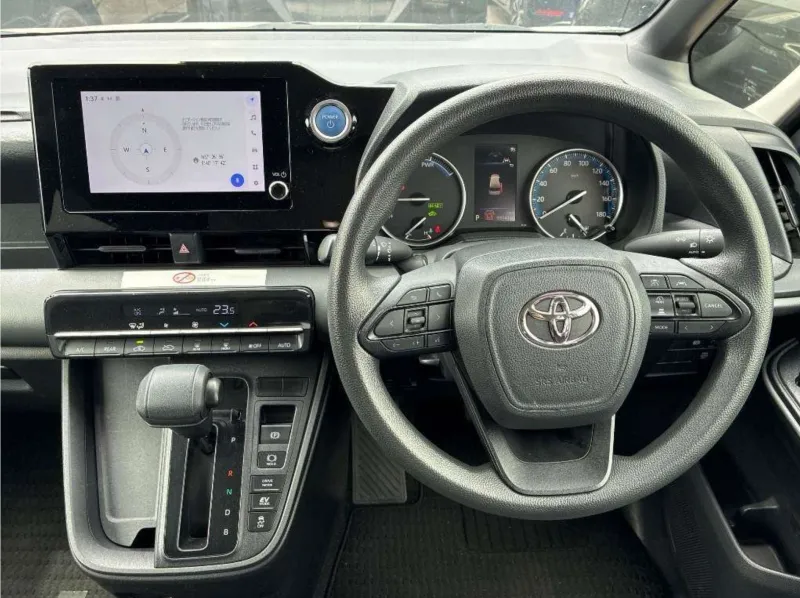 Toyota Noah X 2022 (Hybrid, Auction Grade 4) – Pearl | 99,000 km | Upcoming | STK-260618