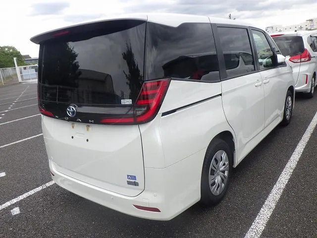 Toyota Noah X 2022 (Hybrid, Auction Grade 4.5) – Pearl | 57,000 km | Incoming | STK-260951