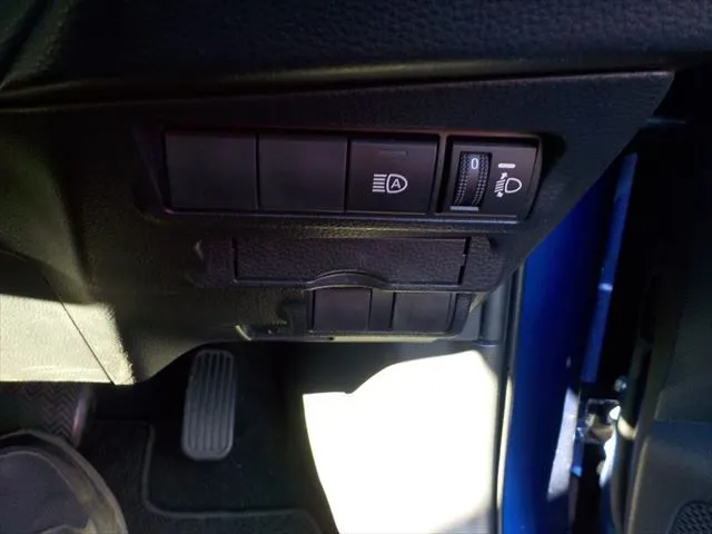 Toyota Corolla Cross G 2022 (Hybrid, Auction Grade 4.5) – Blue (8W7) | 44,287 km | Dhaka | STK-260860