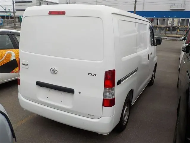 Toyota TownAce DX 2020 (Non Hybrid, Auction Grade R-FRONT) – White | 62,334 km | Dhaka | STK-260811