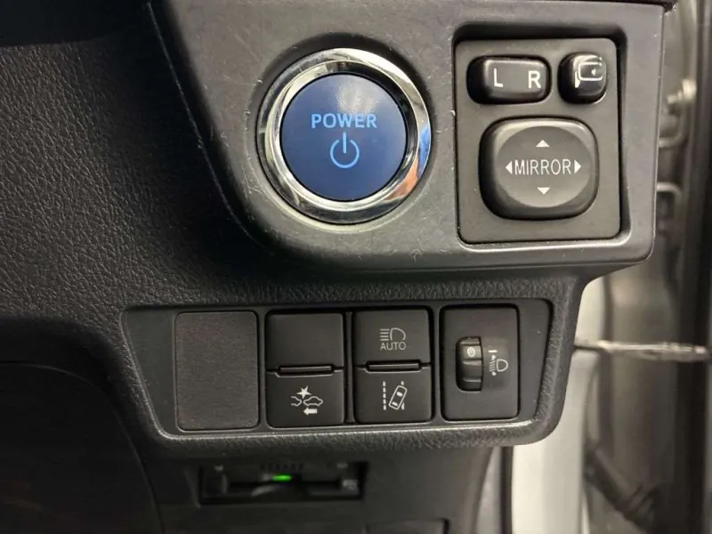 Toyota Axio EX 2021 (Hybrid, Auction Grade 4) – Silver | 48,000 km | Upcoming | STK-260496