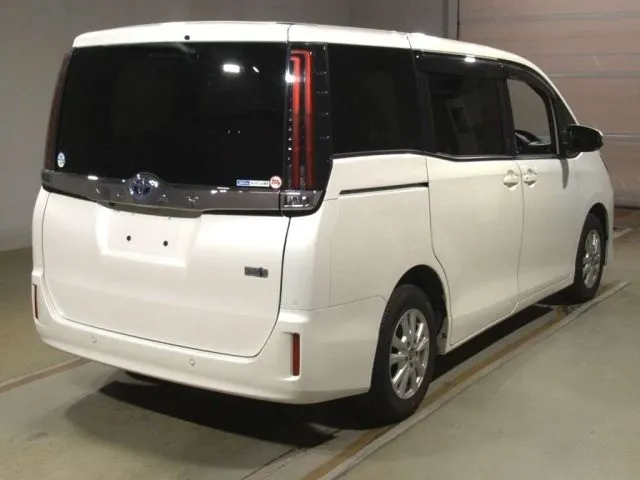 Toyota Noah G 2021 (Hybrid, Auction Grade 4.5) – Pearl | 72,699 km | Incoming | STK-260953