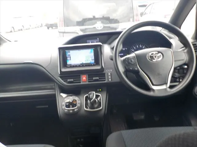 Toyota Noah X 2021 (Hybrid, Auction Grade 3.5) – Pearl | 55,932 km | Upcoming | STK-260820