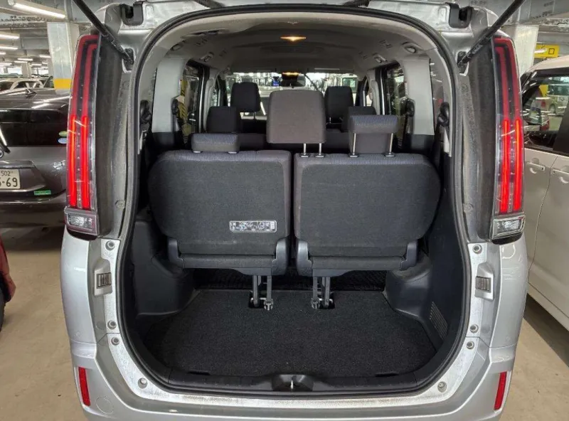 Toyota Noah X Smart 2021 (Non Hybrid, Auction Grade 4) – Silver | 88,289 km | Upcoming | STK-260611