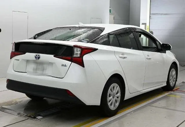 Toyota Prius S Safety Plus 2 2021 (Hybrid, Auction Grade 3.5) – Pearl | 61,425 km | Incoming | STK-260482