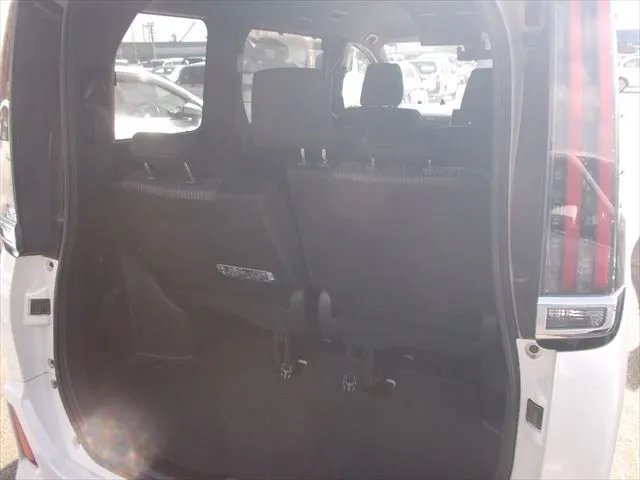 Toyota Noah SI 2020 (Non Hybrid, Auction Grade 4) – Pearl | 88,151 km | Dhaka | STK-260829