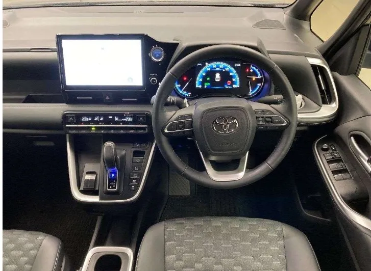 Toyota Voxy S-Z 2022 (Hybrid, Auction Grade 4.5) – Black | 56,000 km | Dhaka | STK-260278
