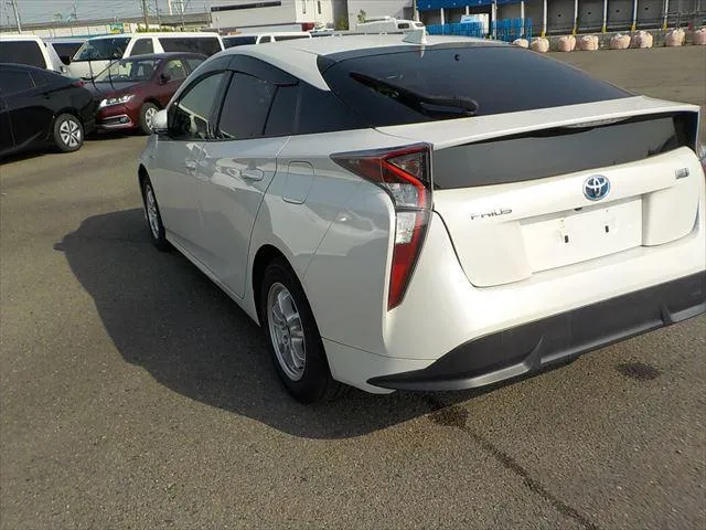 Toyota Prius A 2018 (Hybrid, Auction Grade 4) – Pearl | 109,085 km | ECB Showroom | STK-250201