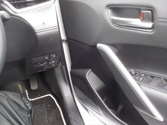 Toyota Corolla Cross Z 2024 (Hybrid, Auction Grade 4.5) – Pearl | 5,610 km | Upcoming | STK-260884