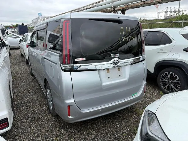 Toyota Noah X Smart 2021 (Non Hybrid, Auction Grade 4) – Silver | 88,289 km | Upcoming | STK-260611