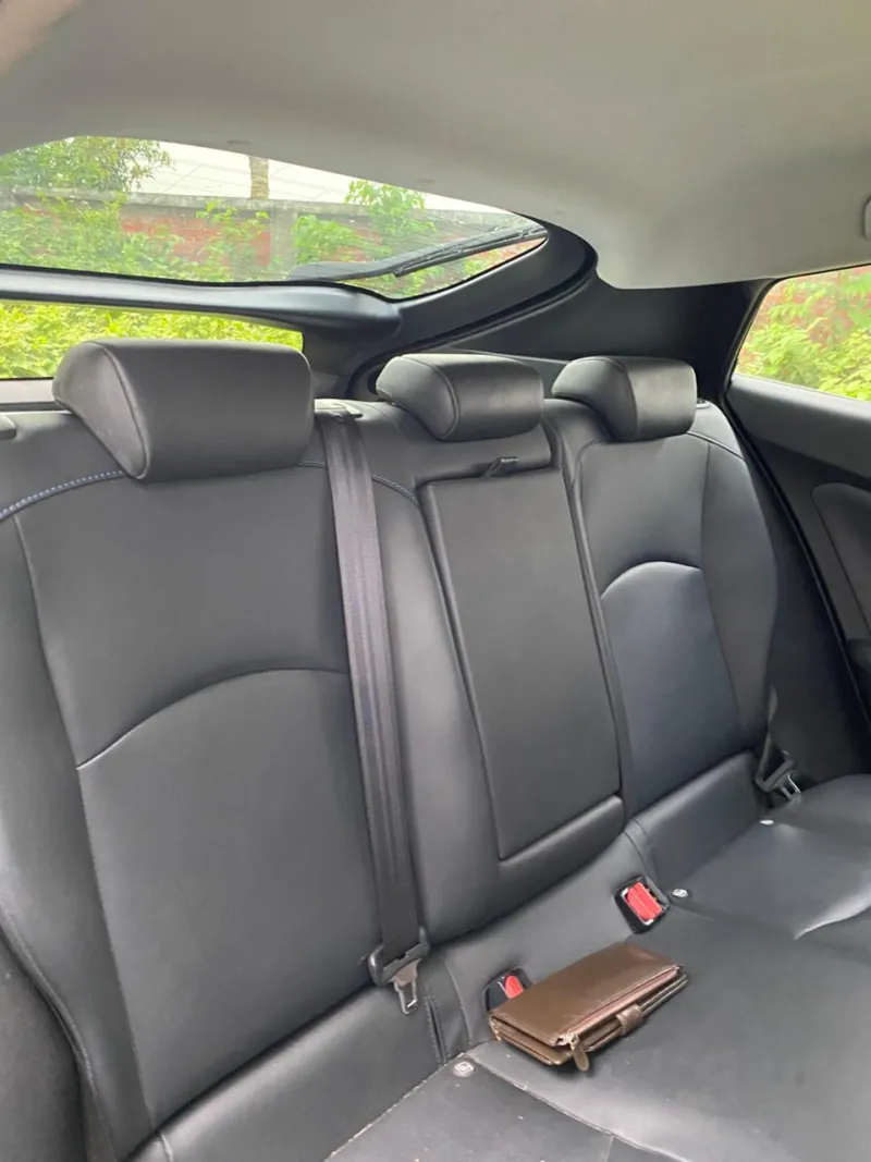 Toyota Prius S Touring Selection (Hybrid, Auction Grade 4) – Pearl | 109,085 km | STK-260633