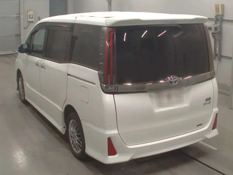 Toyota Noah SI WXB-3 2021 (Hybrid, Auction Grade 4) – Pearl | 69,658 km | Dhaka Ready | STK-260453