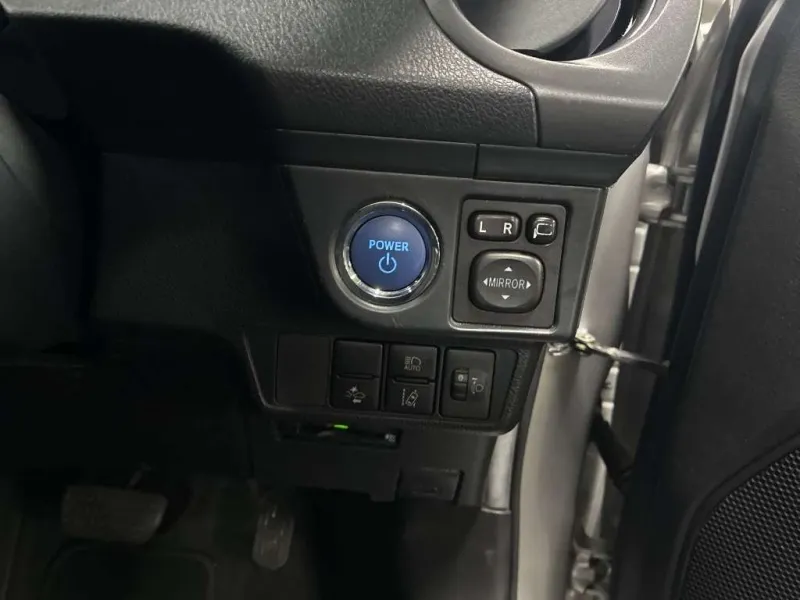 Toyota Axio EX 2021 (Hybrid, Auction Grade 4) – Silver | 31,000 km | Upcoming | STK-260512