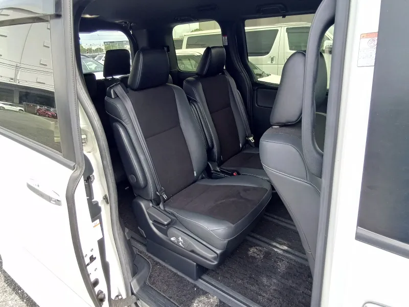 Toyota Noah Si WXB III 2021 (Hybrid, Auction Grade 4) – Pearl | 58,615 km | Incoming | STK-260477