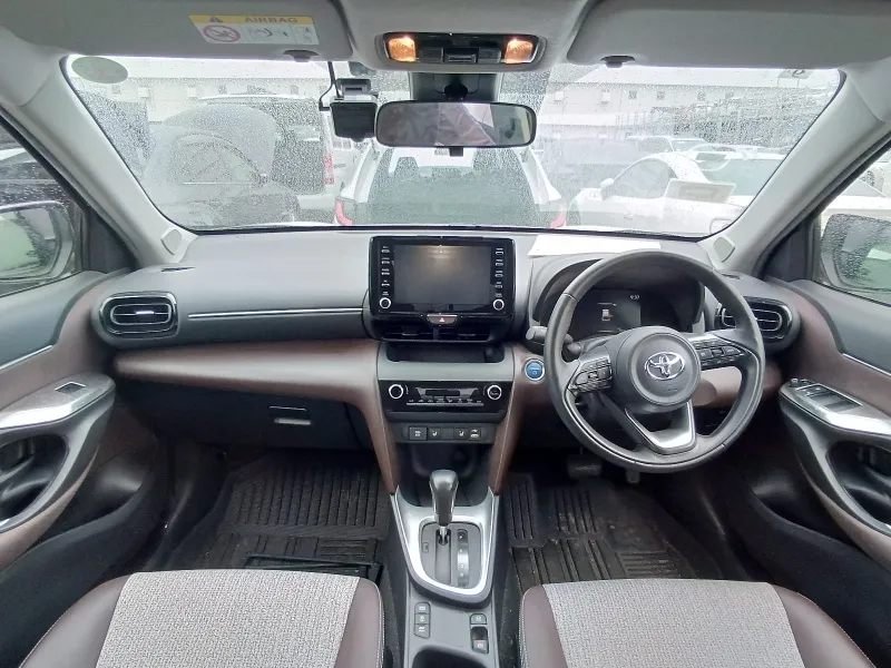 Toyota YARIS CROSS Z 2021 (Hybrid, Auction Grade 4.5) – Pearl Two-Tone | 39,000 km | Dhaka | STK-260595