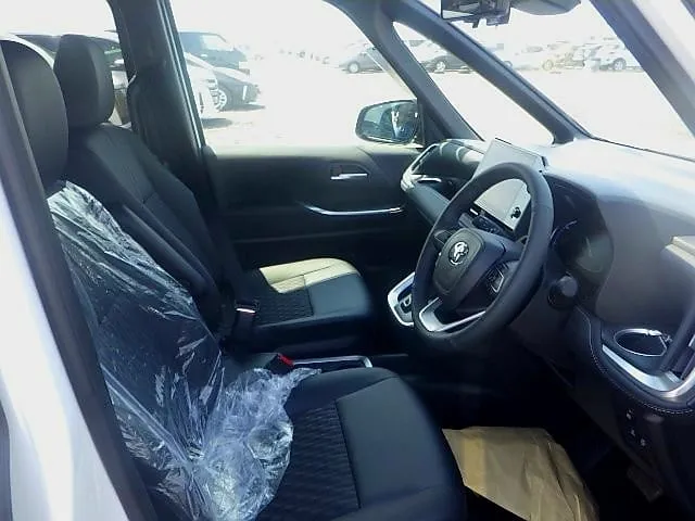 Toyota Noah G 2025 (Non Hybrid, Auction Grade 4.5) – Pearl | 12 km | Pragati Sarani Showroom | STK-250208