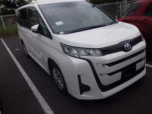 Toyota Noah X 2022 (Hybrid, Auction Grade 4.5) – Pearl | 57,000 km | Incoming | STK-260951