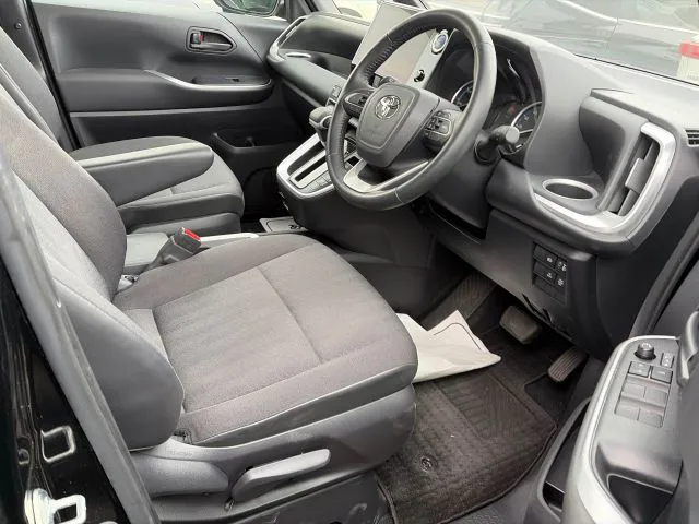 Toyota Noah S-G 2022 (Hybrid, Auction Grade 4) – Black | 79,338 km | Dhaka | STK-260616